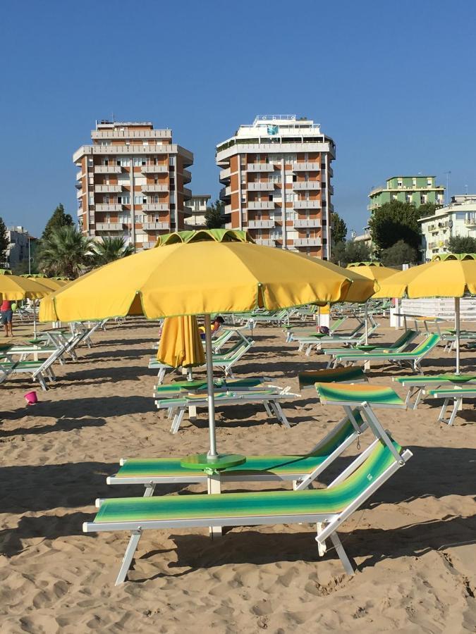 Appartamento Fronte Mare Ріміні Екстер'єр фото