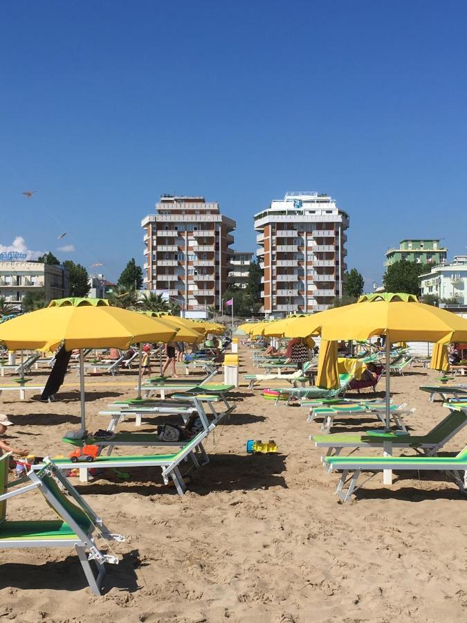 Appartamento Fronte Mare Ріміні Екстер'єр фото