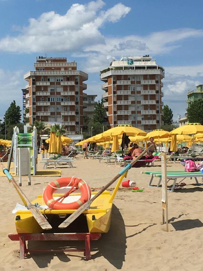 Appartamento Fronte Mare Ріміні Екстер'єр фото