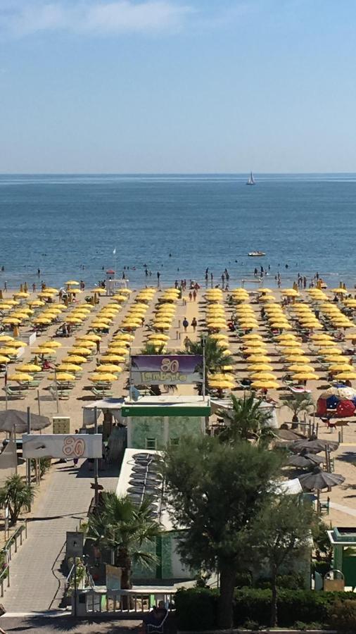 Appartamento Fronte Mare Ріміні Екстер'єр фото