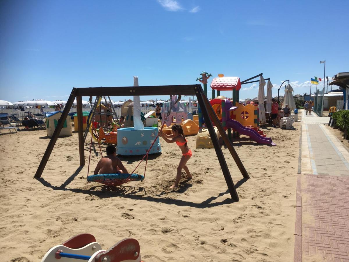Appartamento Fronte Mare Ріміні Екстер'єр фото