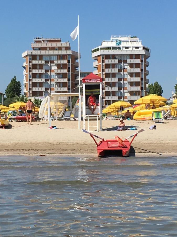 Appartamento Fronte Mare Ріміні Екстер'єр фото