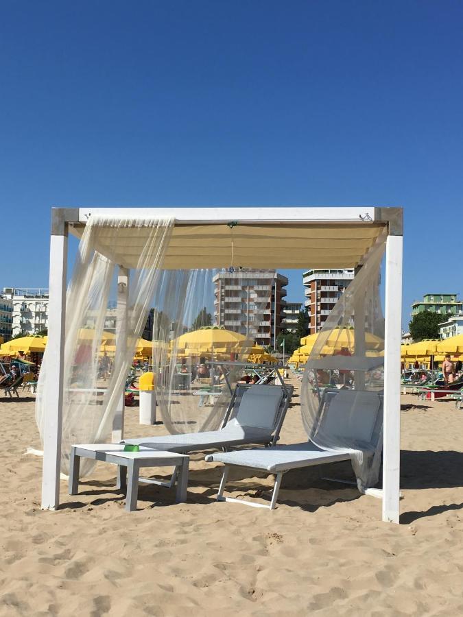 Appartamento Fronte Mare Ріміні Екстер'єр фото