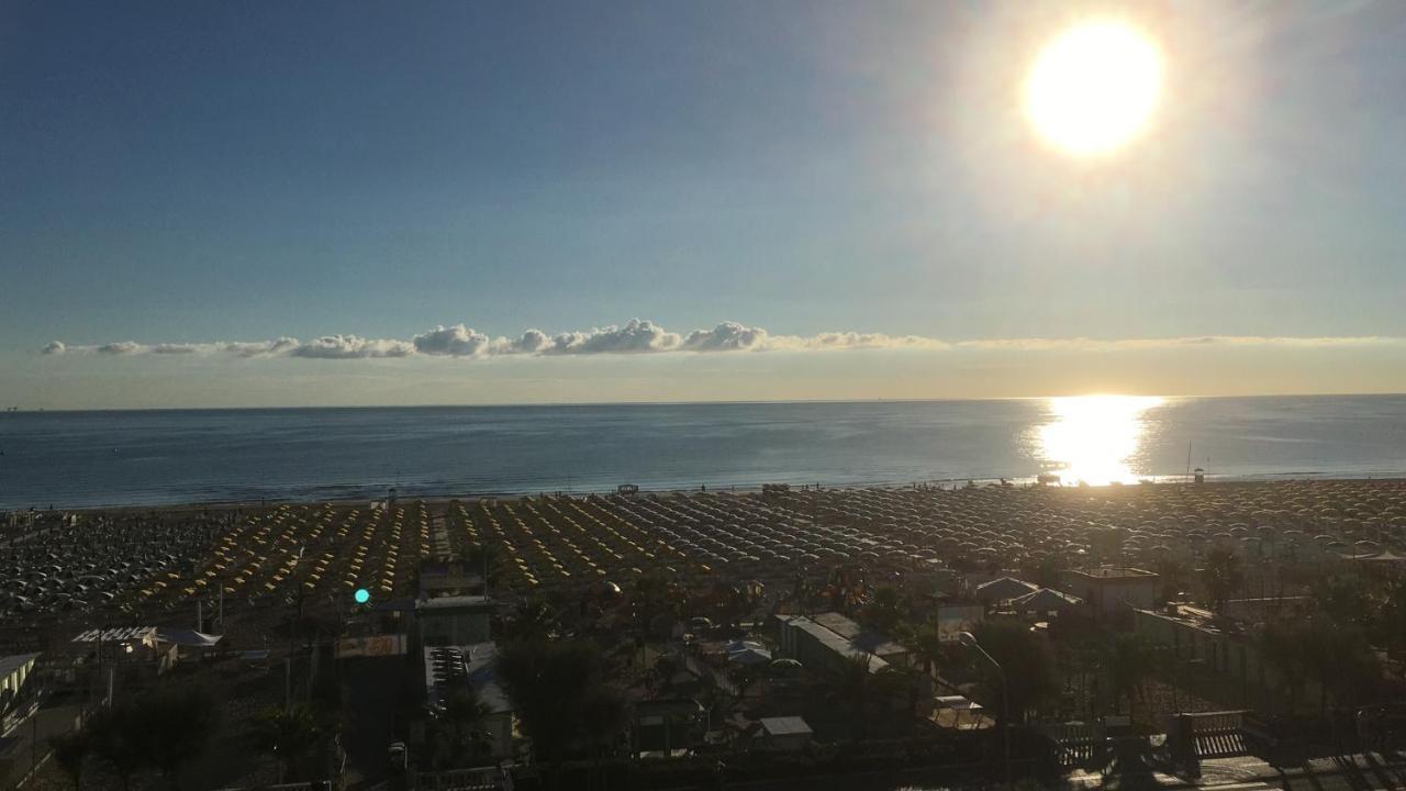 Appartamento Fronte Mare Ріміні Екстер'єр фото