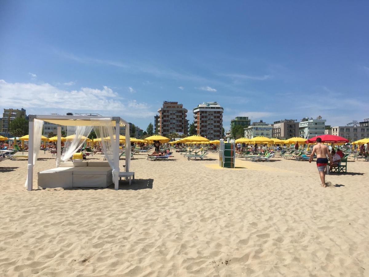 Appartamento Fronte Mare Ріміні Екстер'єр фото